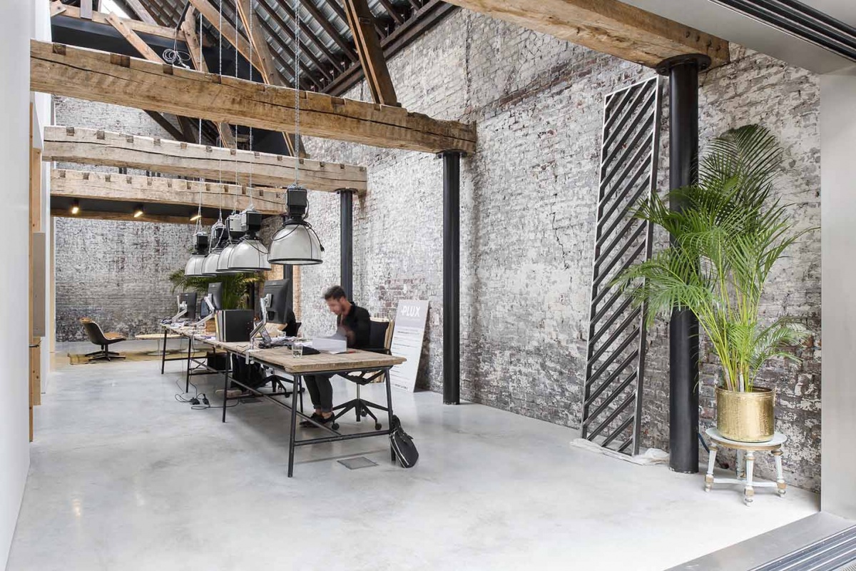 Transformation dun garage automobile en loft et bureaux : architecte lille loft industriel entrepot poutre mtal nord atelier agence architecture charpente verriere beton cire Jean-Philippe AUGUSTO ( (9)